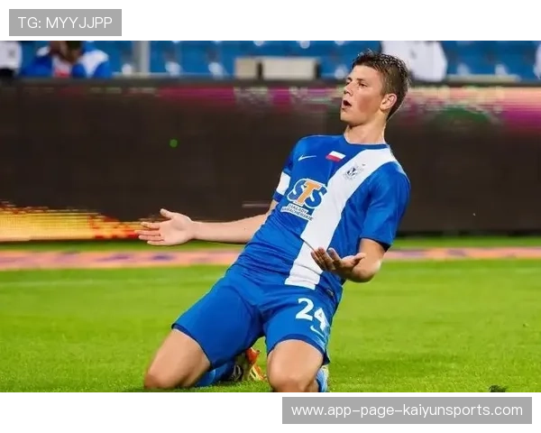 波兰波兹南莱赫防守稳固，两回合零封对手展现整体协作